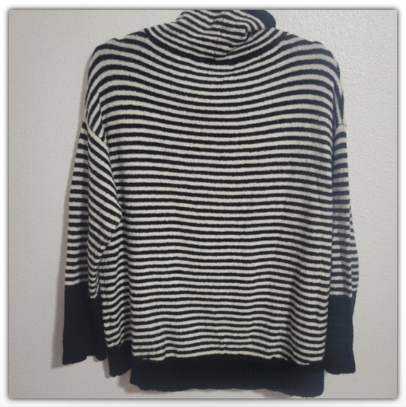 Philosophy sweater with stripes size small - Picture 2 of 8